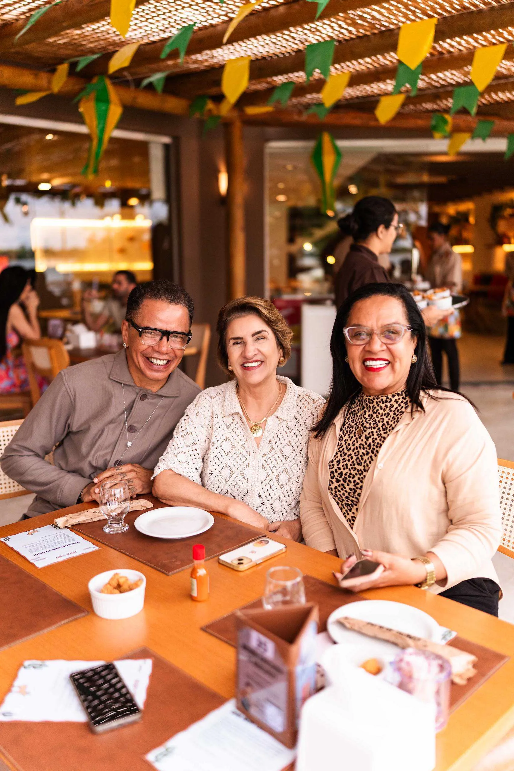Clientes à mesa no Bode do Nô Petrolina